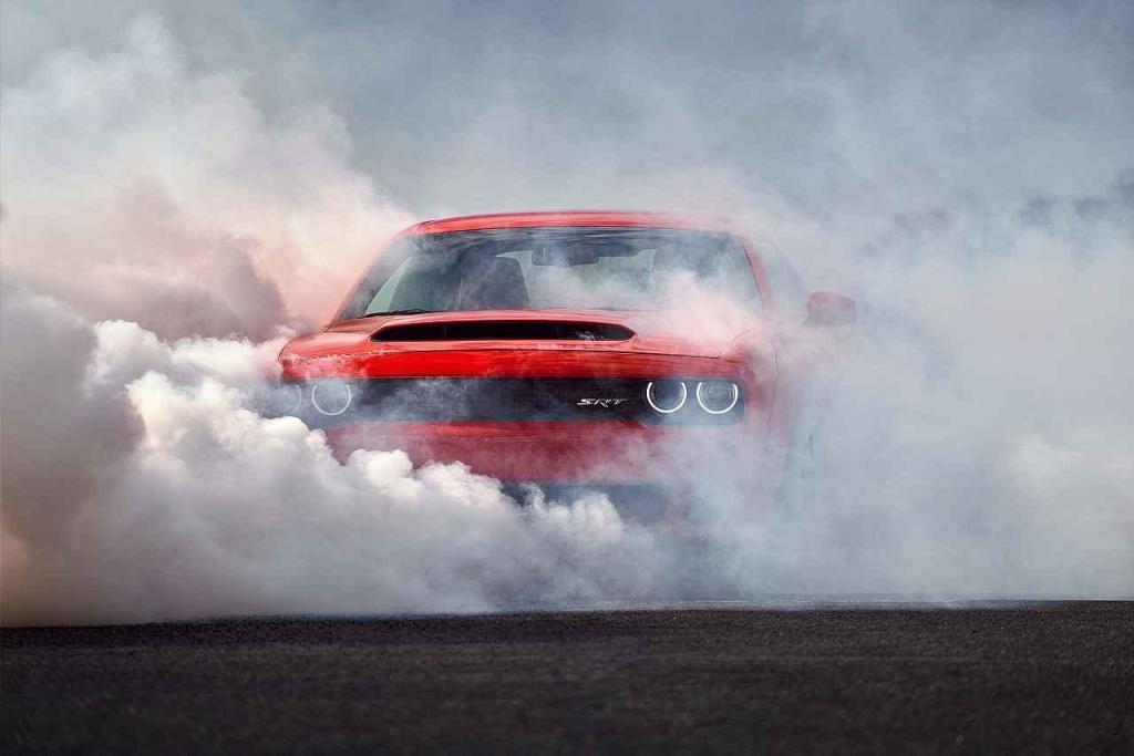 Dodge Challenger SRT Demon.