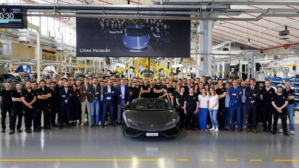 Lamborghini Huracán s výrobním číslem 8000.