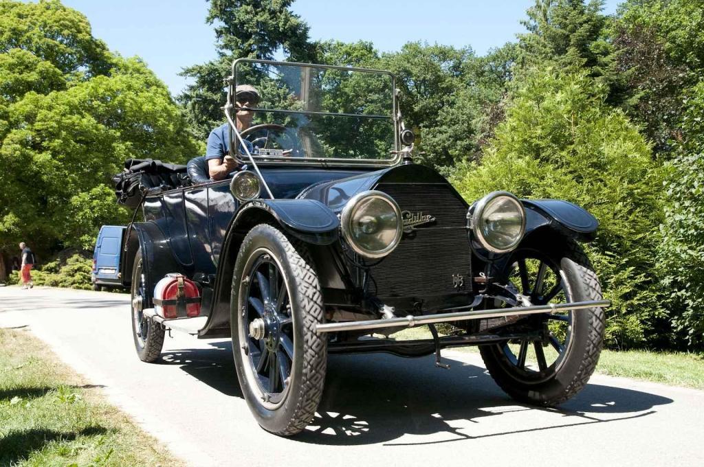 Stará architektura se v Loučni snoubí s krásou starých automobilů
