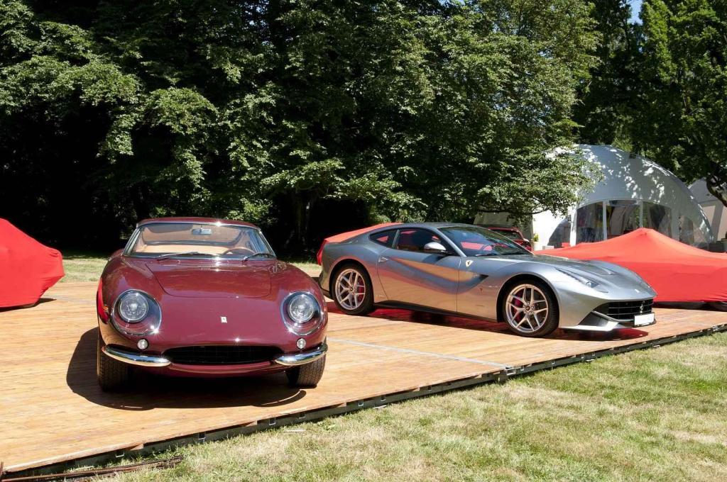 Stará architektura se v Loučni snoubí s krásou starých automobilů