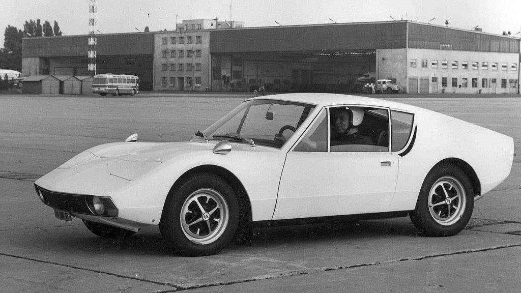 Původní prototyp ÚVMV (Škoda) 1100 GT.