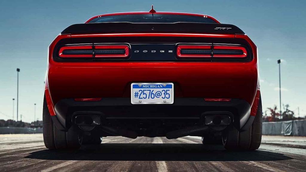 Teaser na Dodge Challenger SRT Demon.