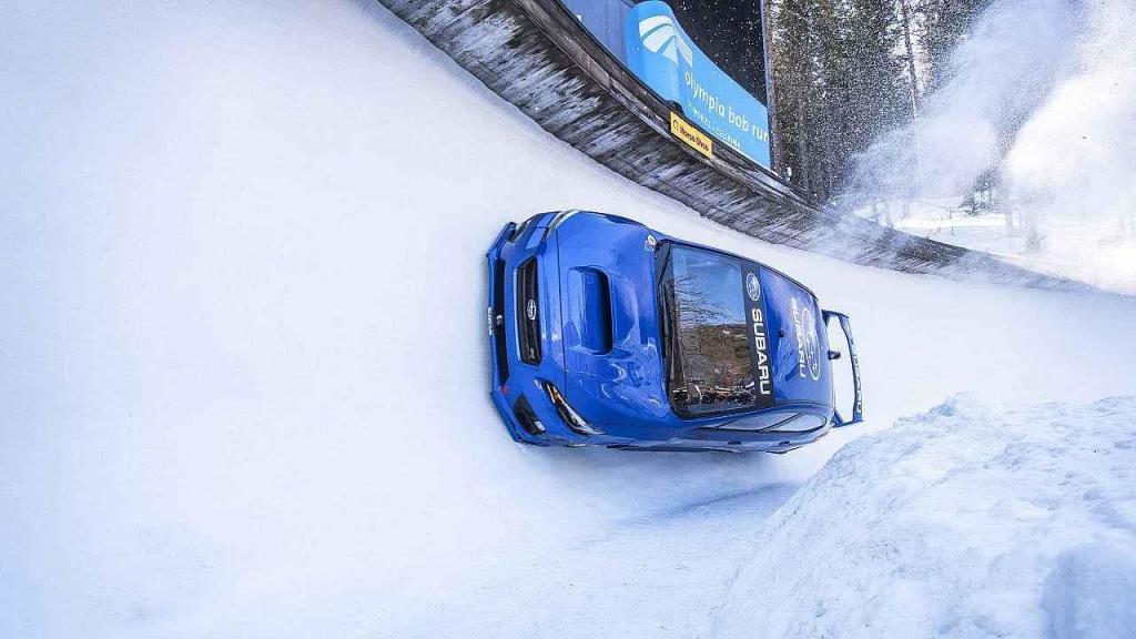 Subaru WRX STI na bobové dráze ve Svatém Mořici.