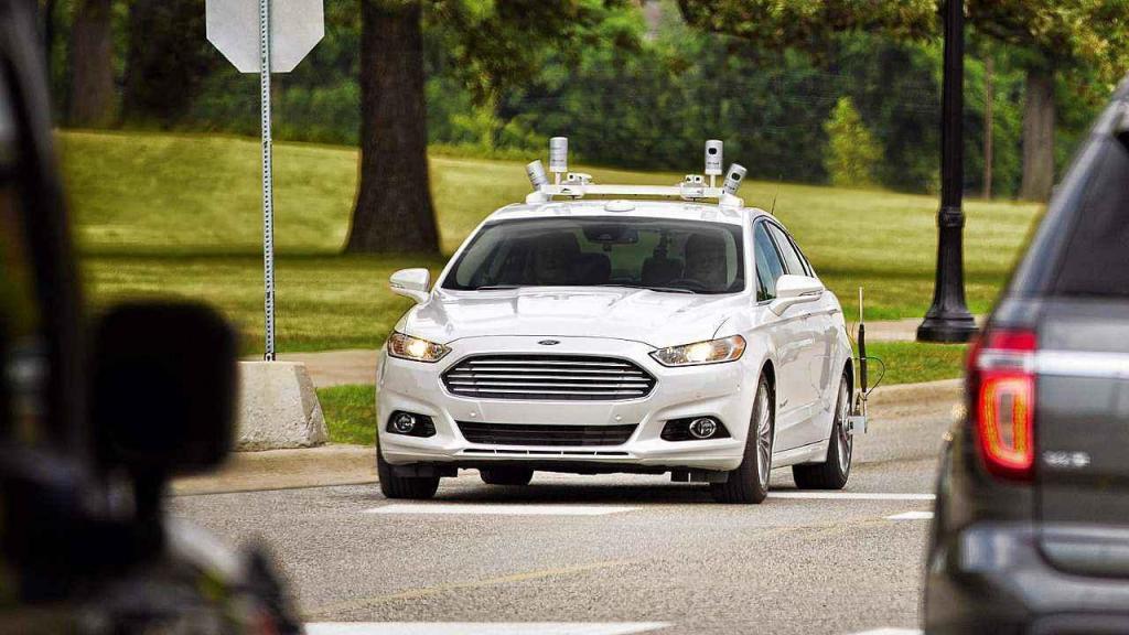 Ford je jednou z automobilek, která se autonomnímu řízení pečlivě věnuje.