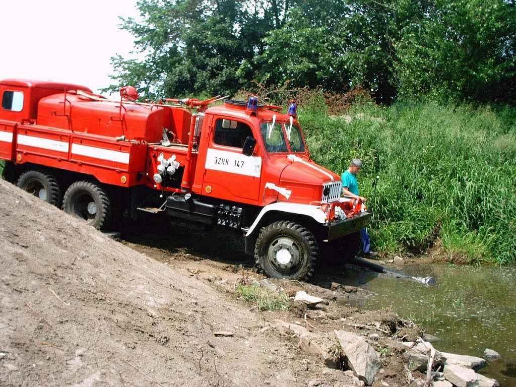 Velkou pomocí při nedostupnosti terénu při zásazích je Tatra V3S.