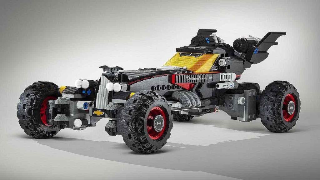 Chevrolet z lega postavil Batmobil v životní velikosti.