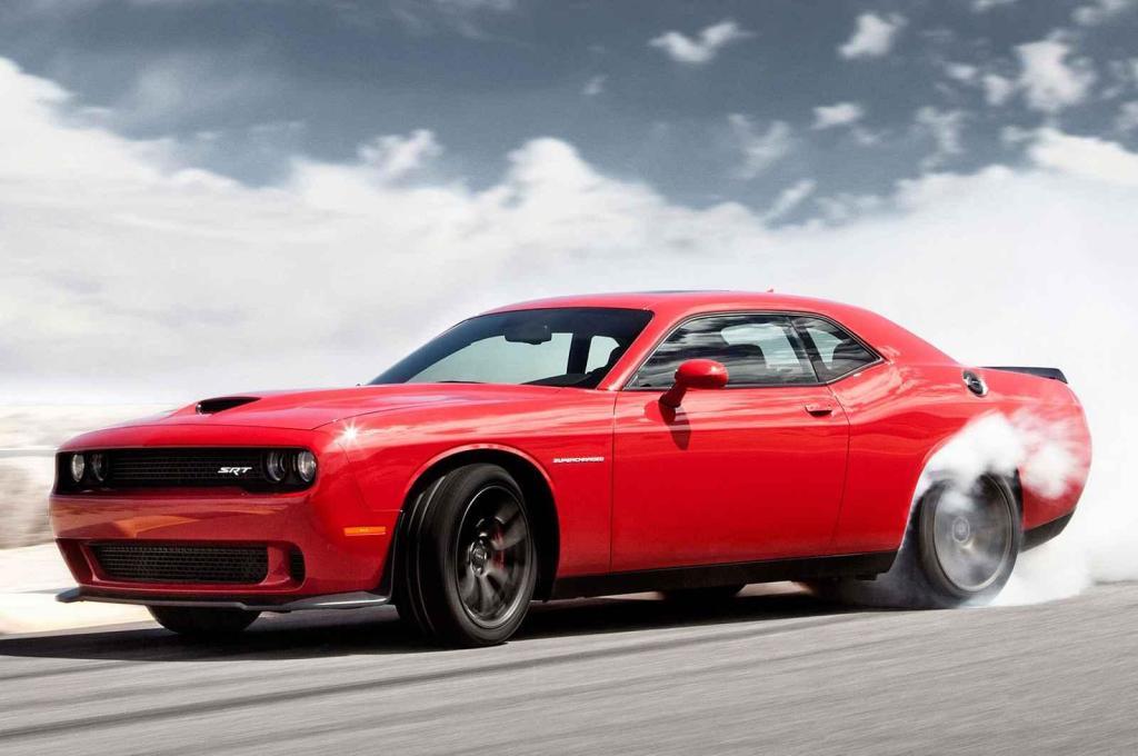 Dodge Challenger SRT Hellcat.