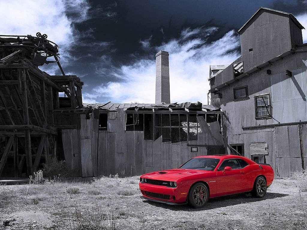 Dodge Challenger SRT Hellcat.