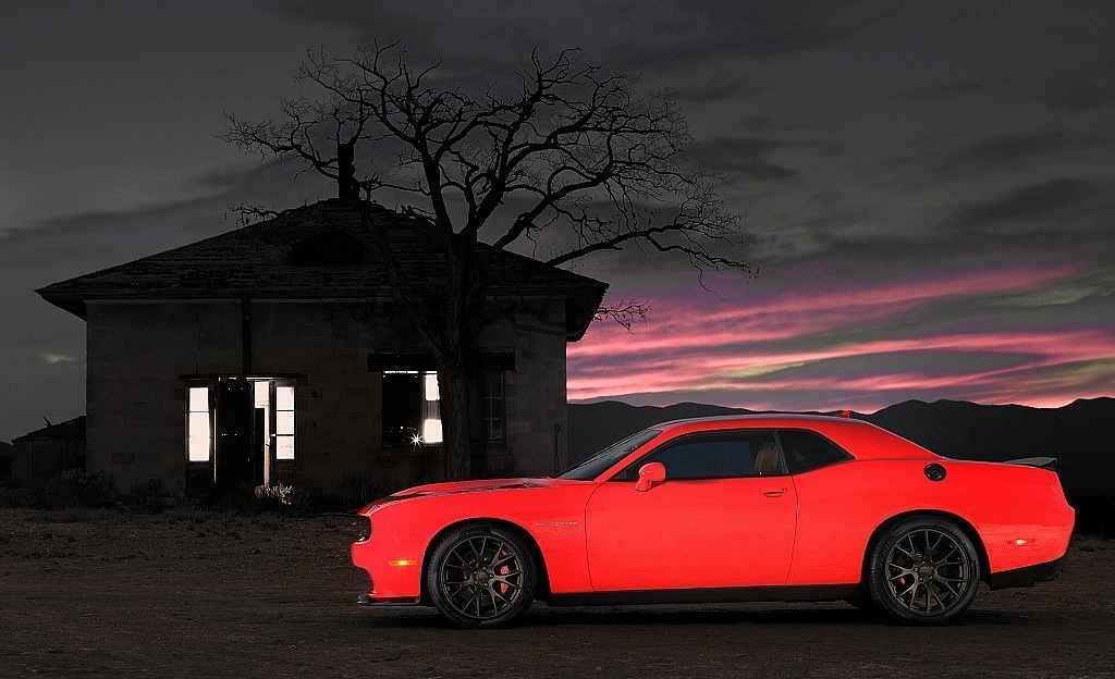 Dodge Challenger SRT Hellcat.