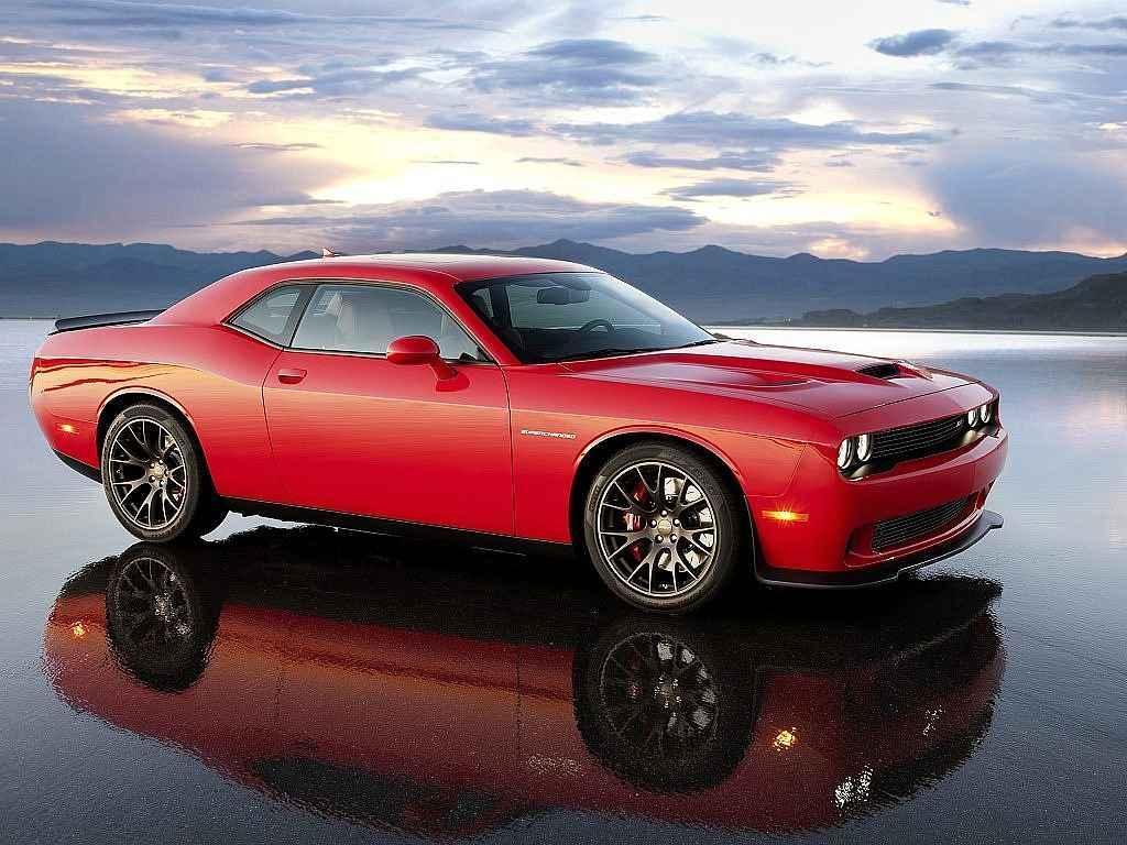 Dodge Challenger SRT Hellcat.
