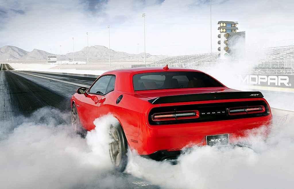 Dodge Challenger SRT Hellcat.
