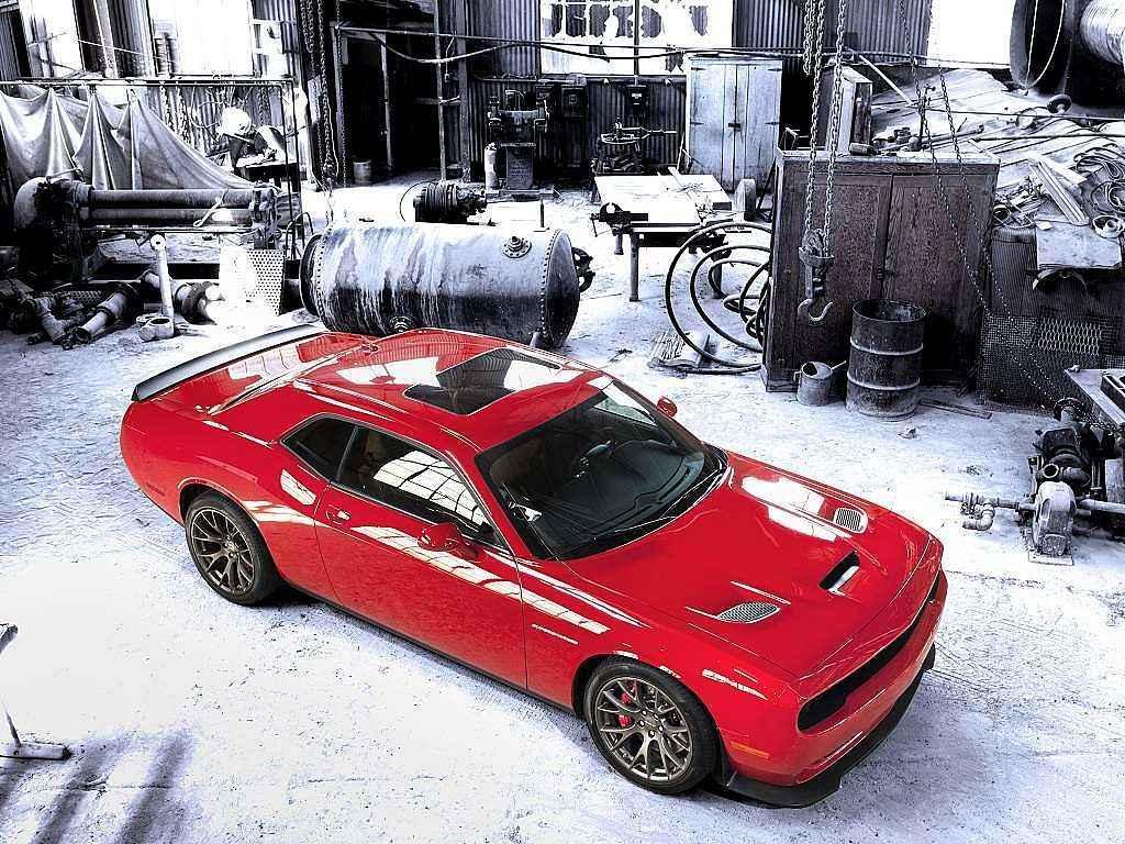Dodge Challenger SRT Hellcat.