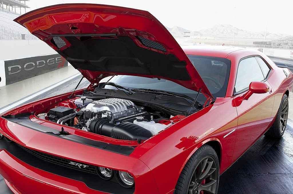 Dodge Challenger SRT Hellcat.