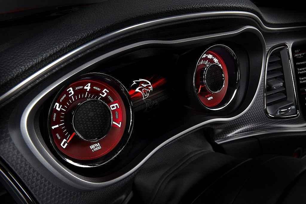 Dodge Challenger SRT Hellcat.