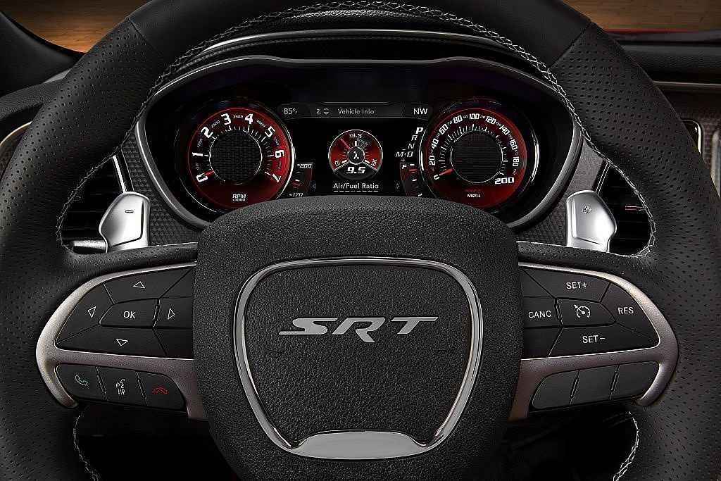 Dodge Challenger SRT Hellcat.