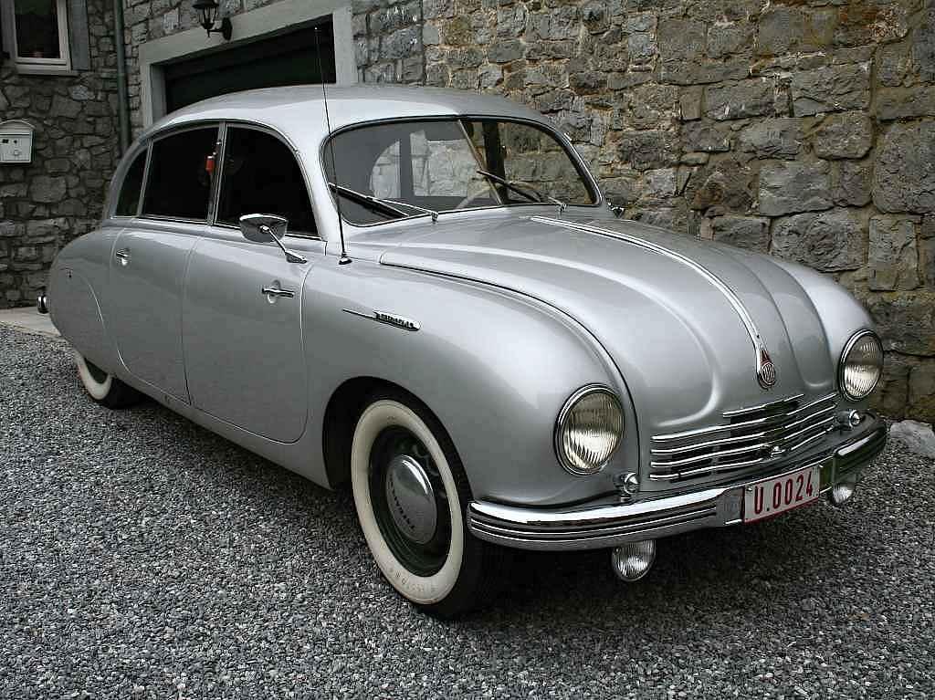 Tatra 600.