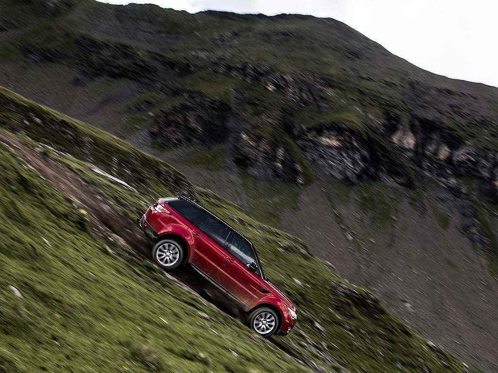 Range Rover Sport pokořil vyhlášenou sjezdovku ve švýcarském Mürrenu.