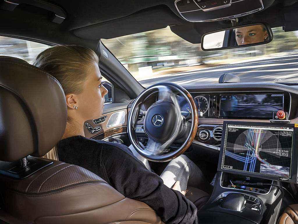 Mercedes-Benz se vývoji autonomního řízení věnuje důkladně už několik let.