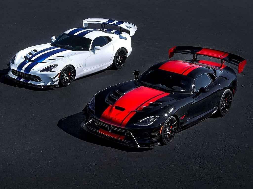 Dodge Viper GTS-R Commemorative Edition ACR (vlevo) a 1:28 Edition ACR.