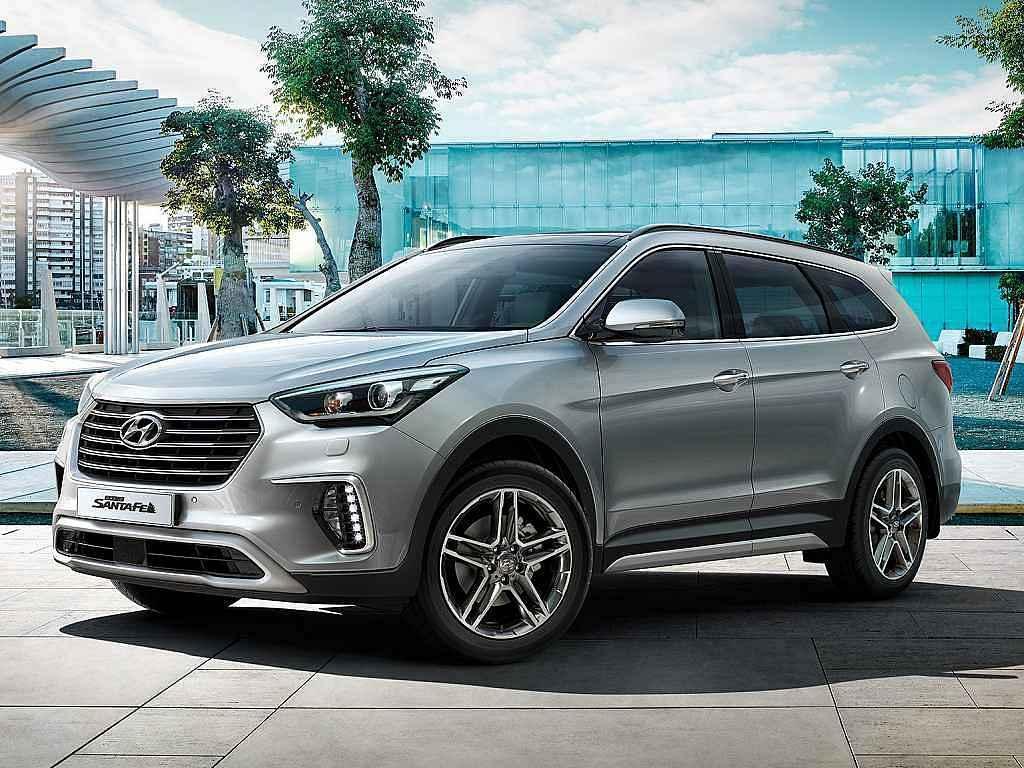 Hyundai Grand Santa Fe.