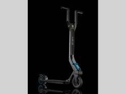 Skládací koloběžka s elektromotorem e-Kick.