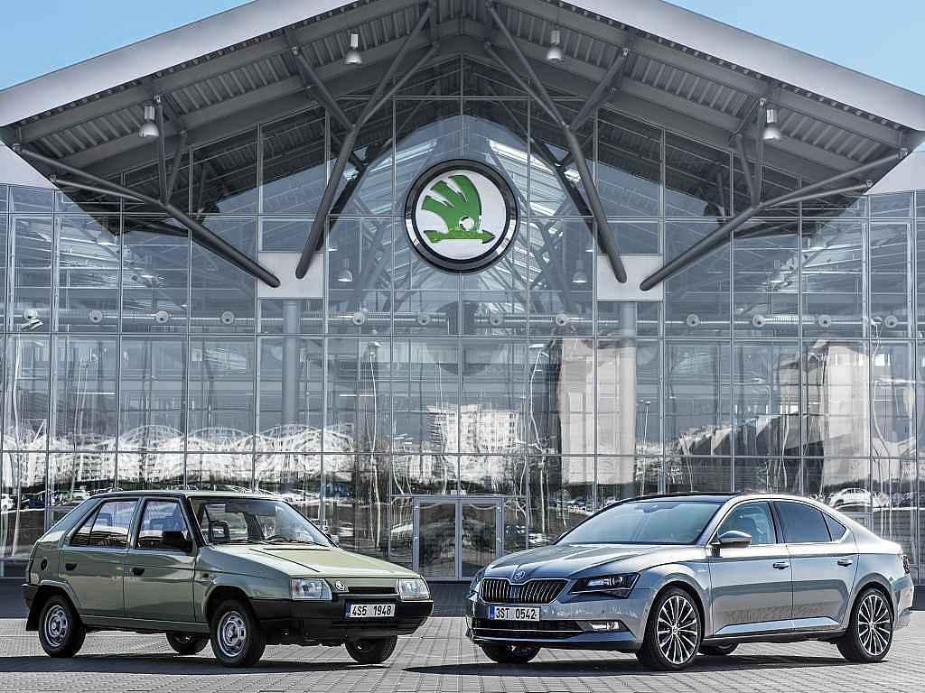 Škoda Favorit a Škoda Superb.