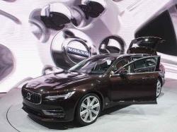 Volvo V90.