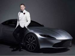 Aston Martin DB10.