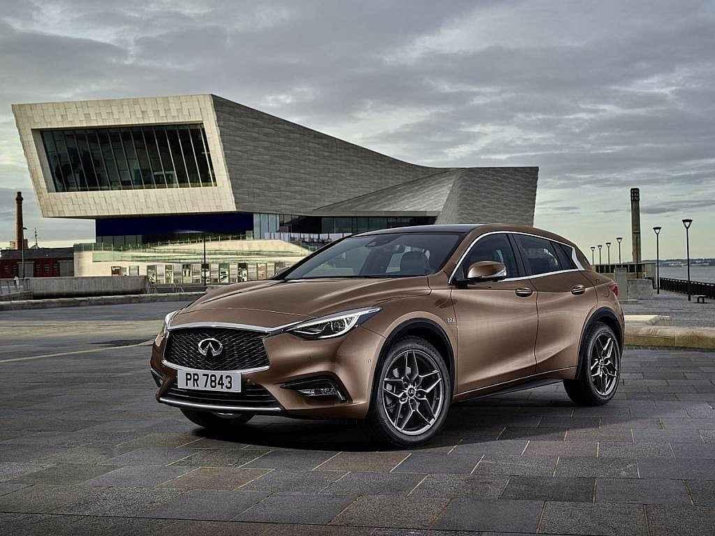 Infiniti Q30.