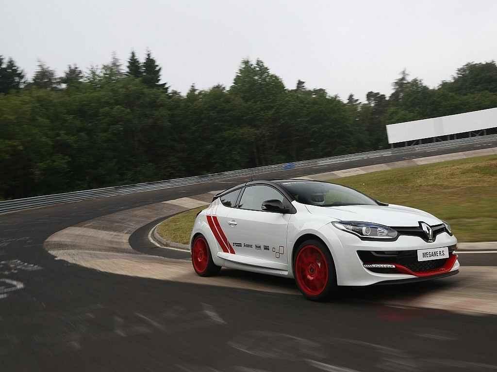 Renault Mégane R.S. 275 Trophy-R je nejrychlejší předokolkou na Nürburgringu.