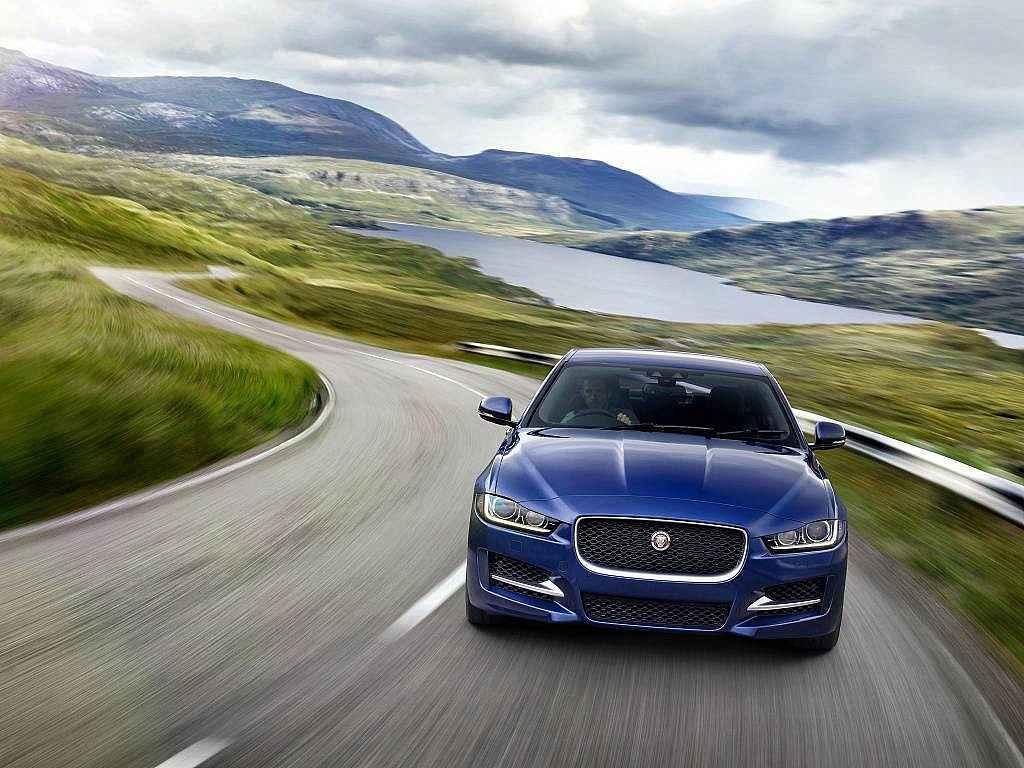 Jaguar XE.