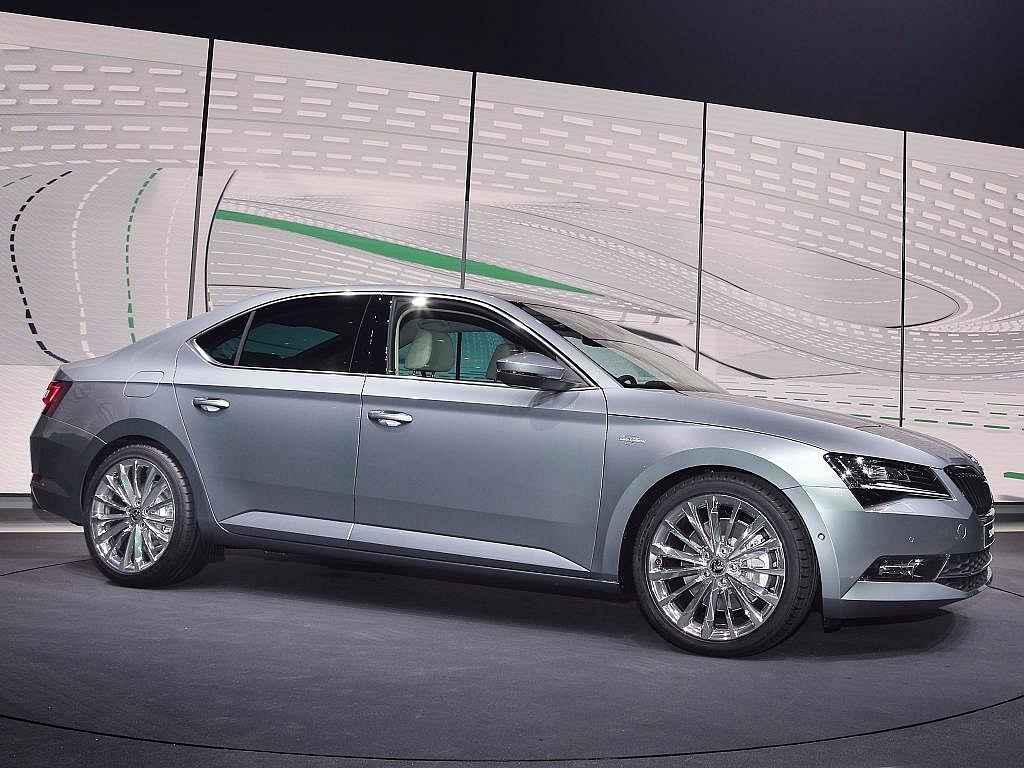 Škoda Superb.