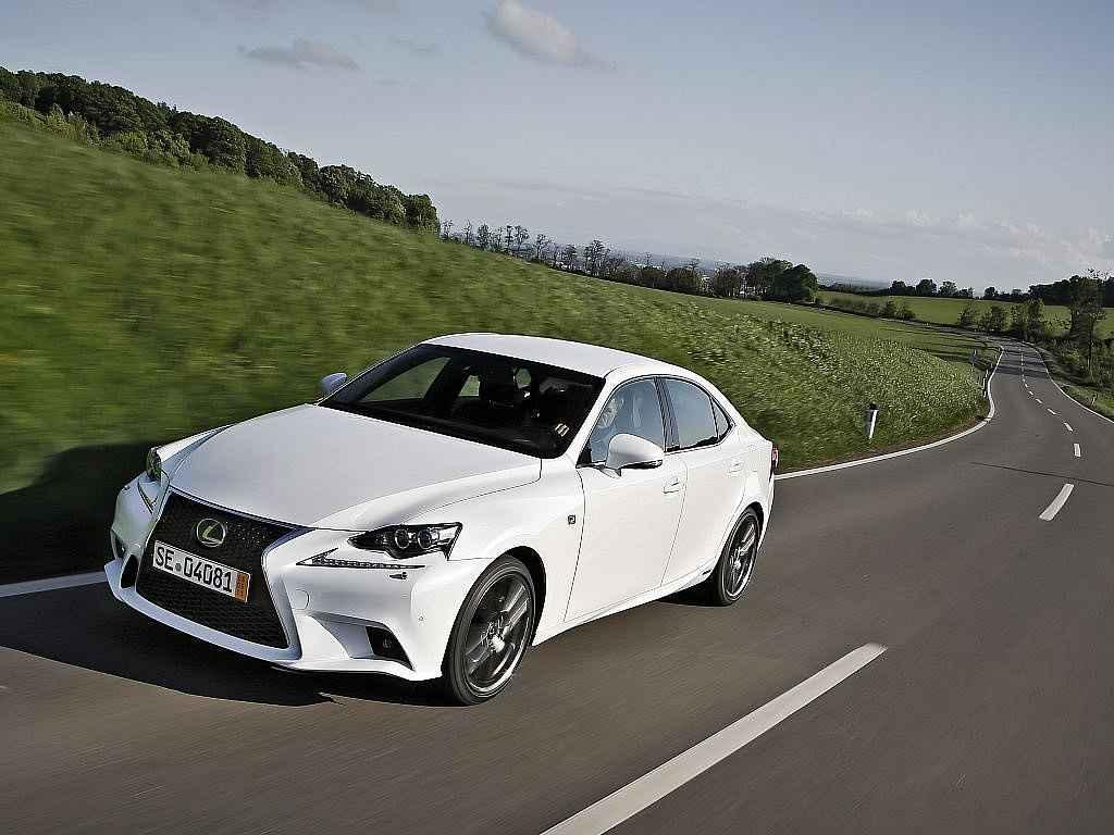 Lexus IS 300h.