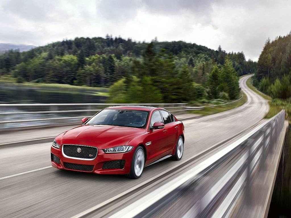 Jaguar XE.