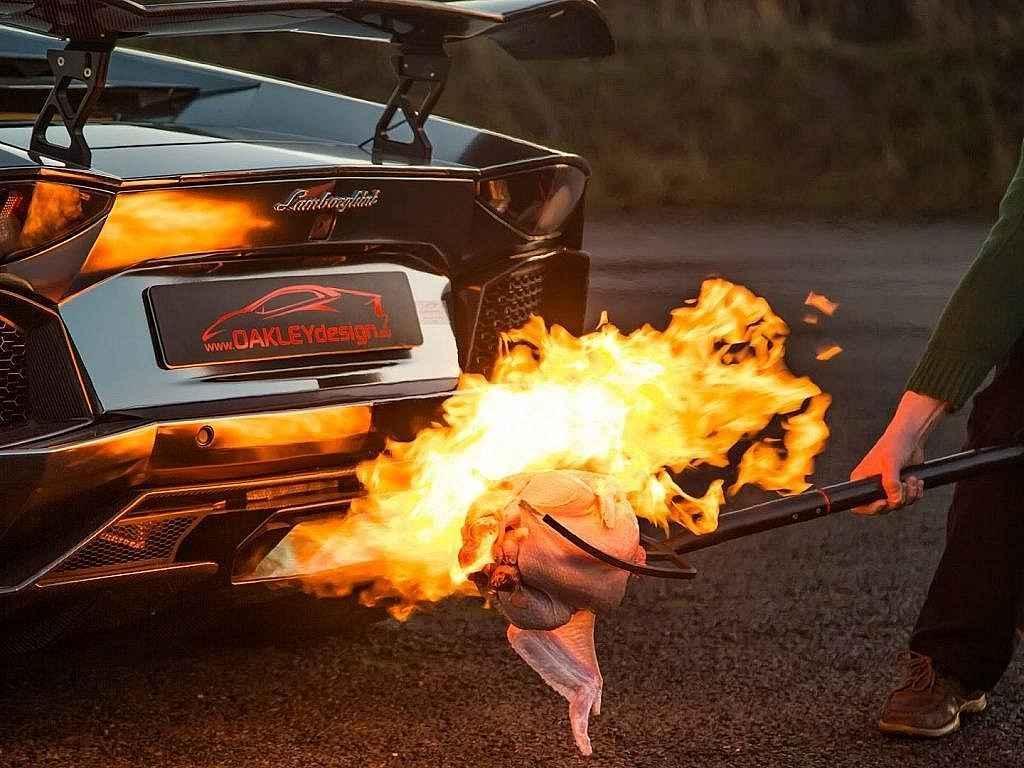 Vaření za pomoci Lamborghini Aventador.