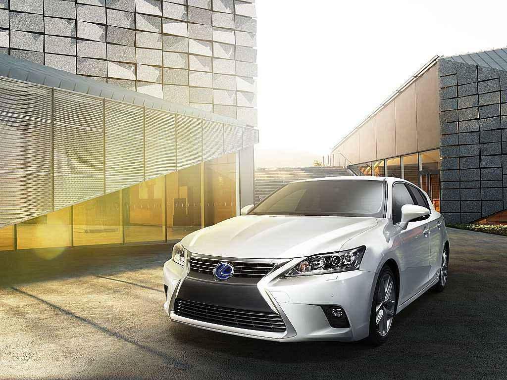 Lexus CT 200h.