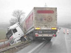 Nehoda nákladního automobilu u Moravské Třebové.