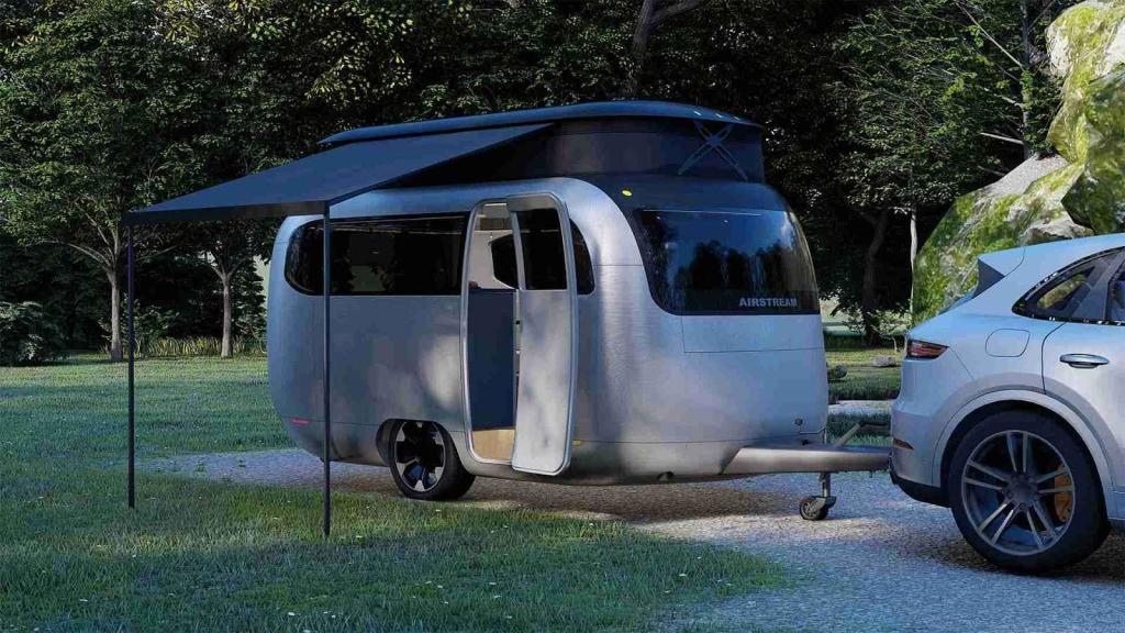 Koncept obytného přívěsu Travel Trailer od firmy Airstream vznikl ve spolupráci s renomovaným designérským studiem F. A. Porsche.