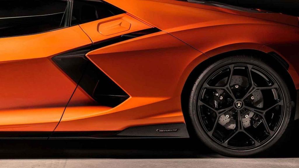 Lamborghini Revuelto