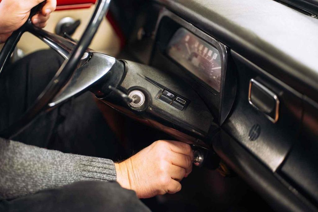 Spínací skřínka na sloupku řízení a startování pootočením klíčku – u Škody poprvé u modelu 1000 MB