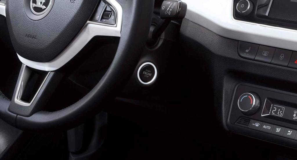 Moderní startovací tlačítko bezklíčového přístupu v modelu Fabia