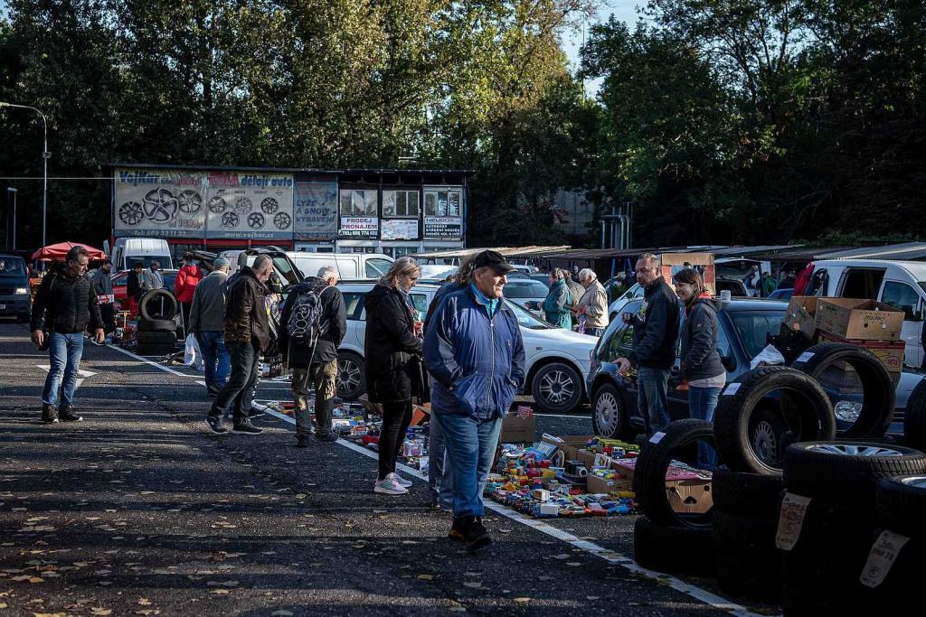 Ilustrační foto: Autoburza a bleší trh na Místecké ulici v Ostravě.