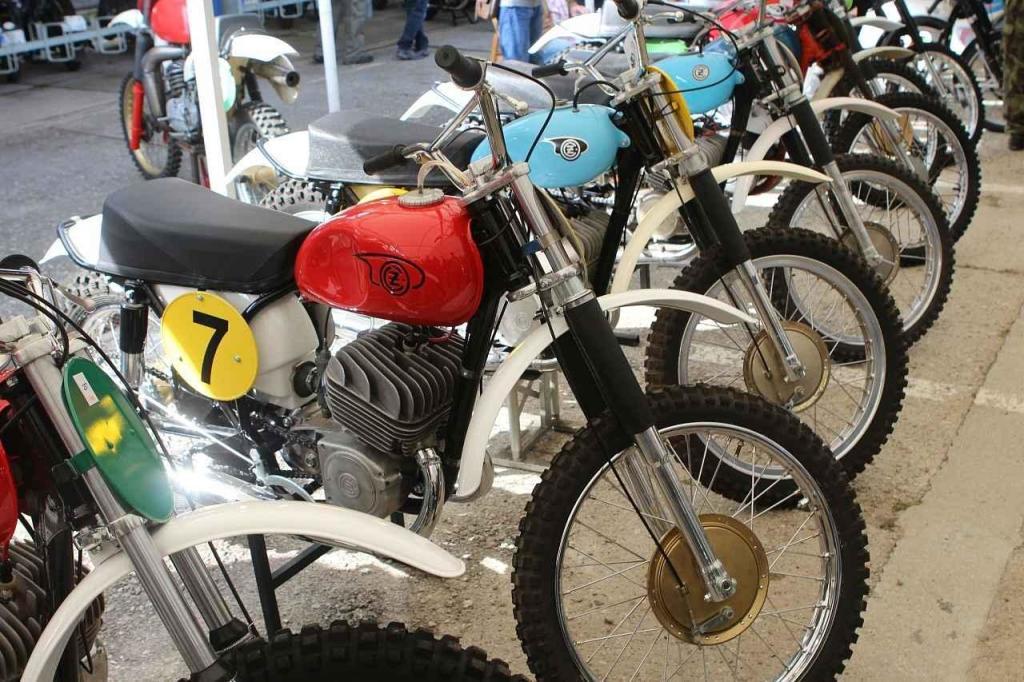 závodní motokrosové speciály
