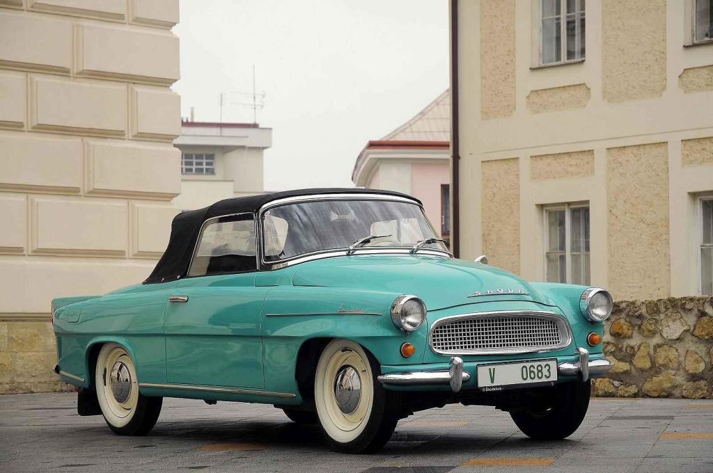 V roce 1961 přišel facelift, který mimo jiné přinesl na záď křidélka
