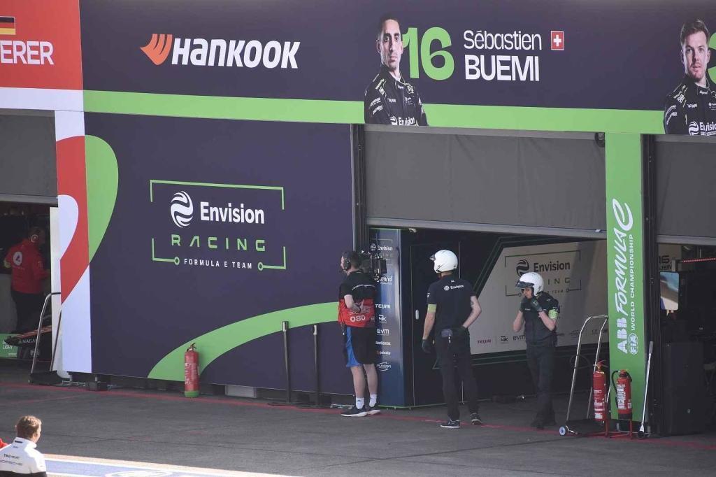 Mezi jezdci jsou také bývalí závodníci F1