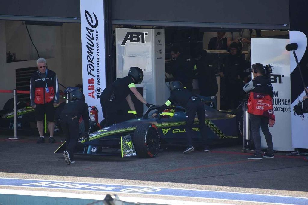 Cupra zatím ve své první sezóně spíše sbírá zkušenosti