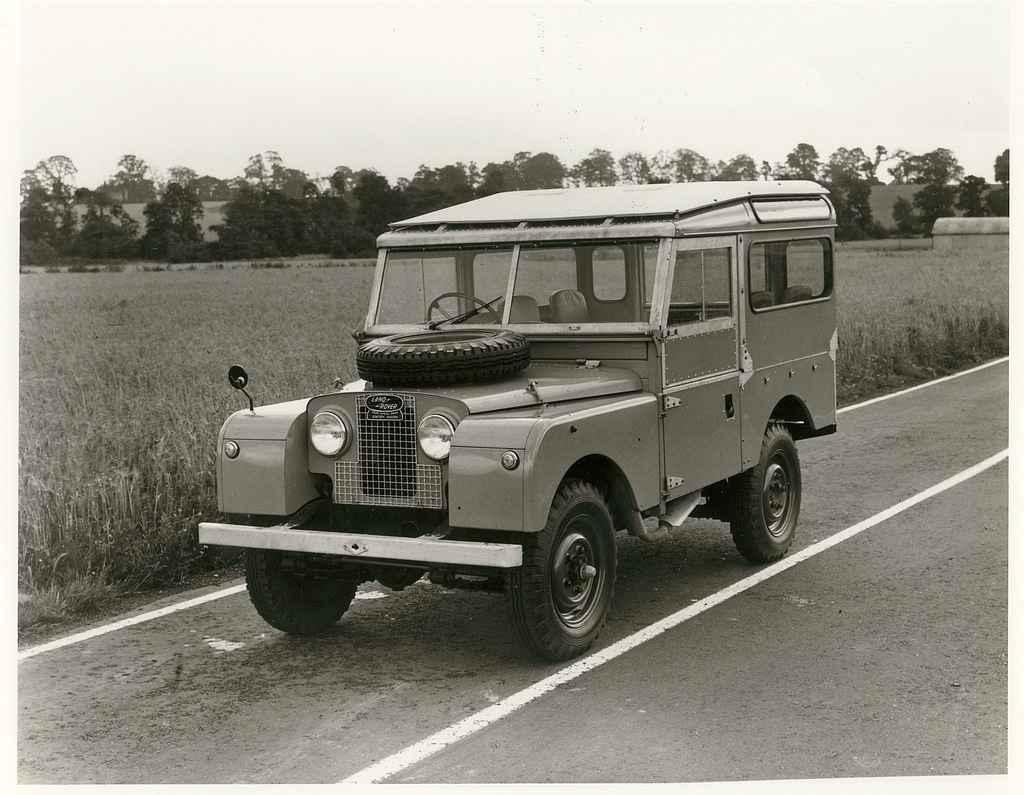 Land Rover Series 1 byl poprvé představen na autosalonu v Amsterdamu 30. dubna roku 1948.