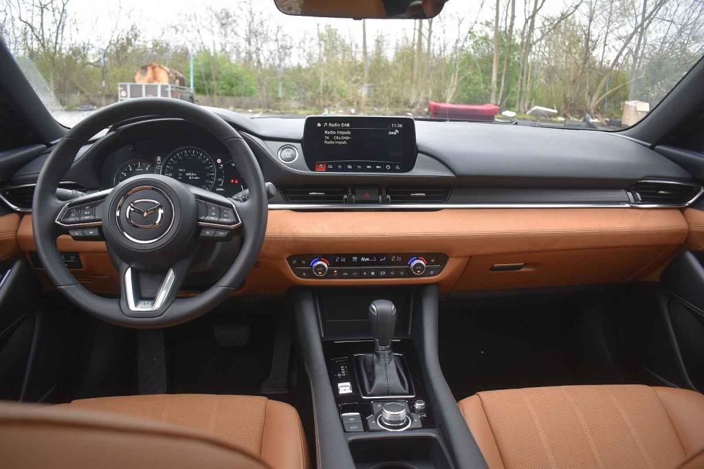 Malý displej působí trošku nepatřičně