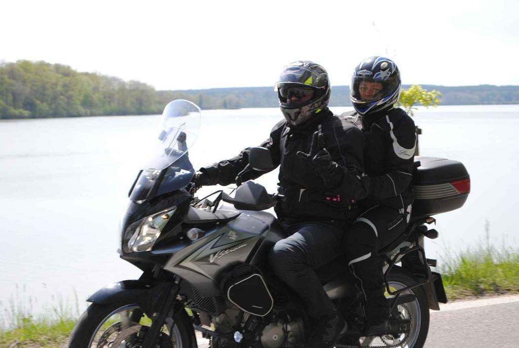 Třeboňské Masarykovo náměstí bylo motorkami doslova našlapané. Stovkám strojů požehnal tamní kaplan Jiří Kalaš.