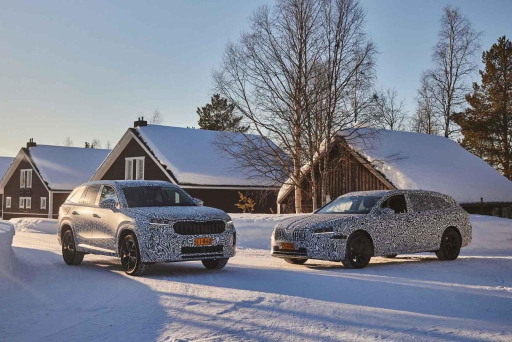 Nové Škody Superb a Kodiaq při zimním testování